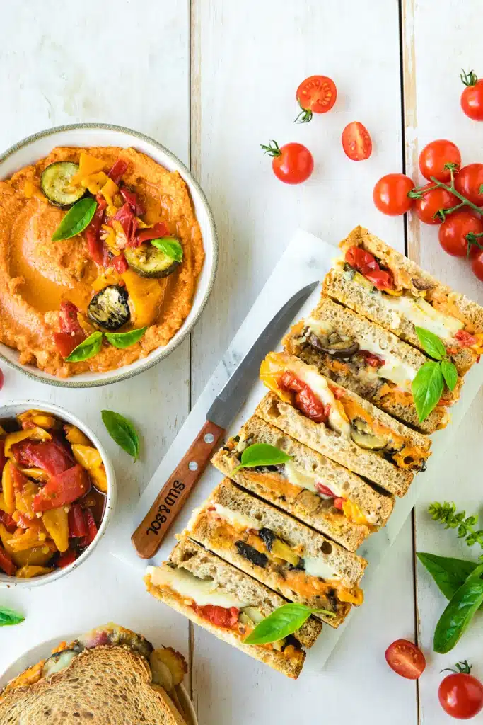 Croque-Monsieur-houmous-poivrons-et-mix-de-legumes-confits