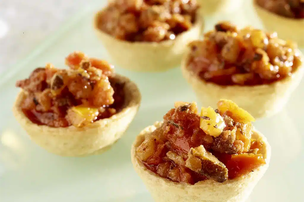 Mini tartlets with grilled peppers
